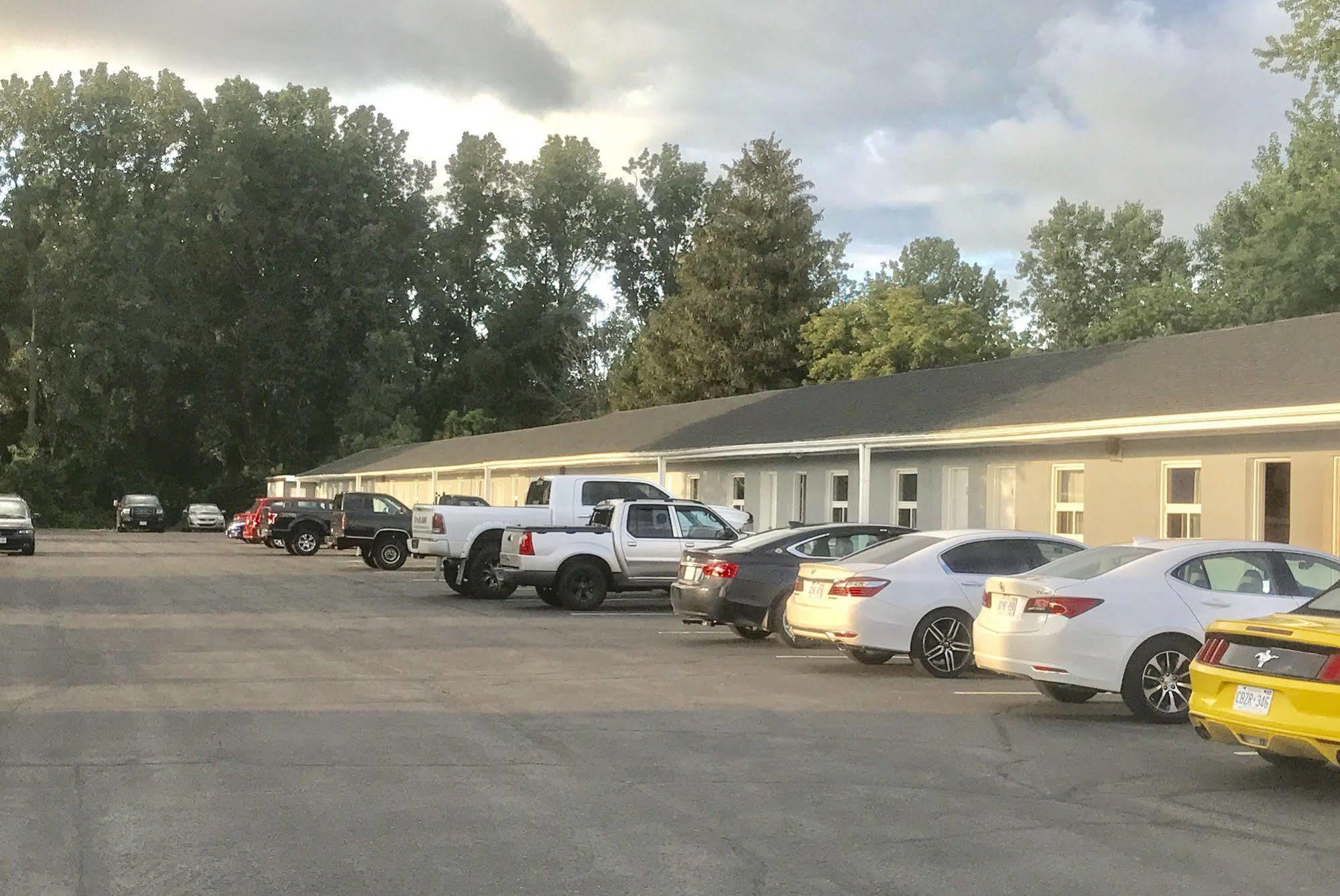 East Court Motel Sarnia Exterior photo